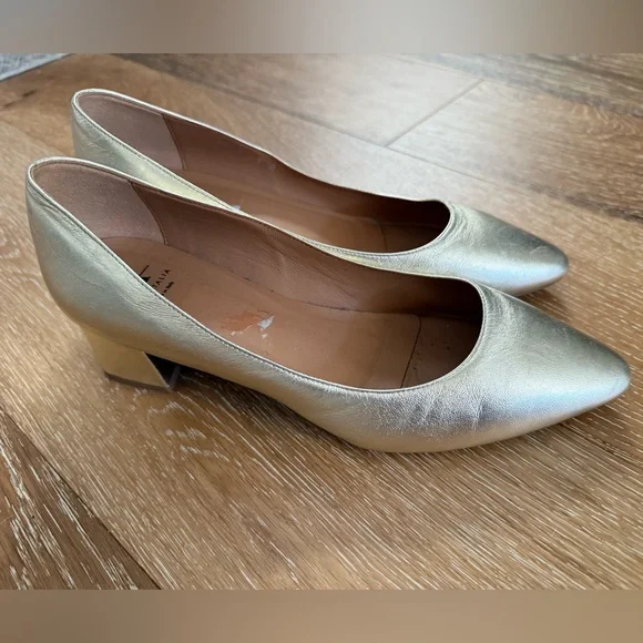 AQUATALIA
Pasha Metallic Office Pumps like new size 9 - Picture 6 of 13